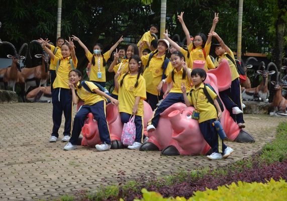 โรงเรียนปรีชานุศาสน์
